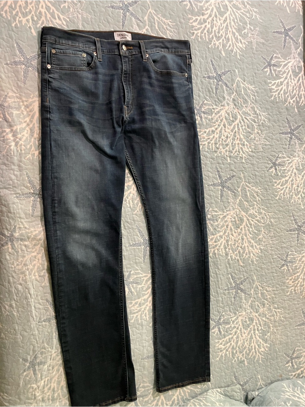 Denizen Levi’s 232 Slim Straight leg Jeans